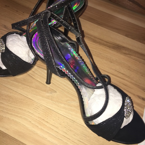 Black Heels - Picture 2 of 4